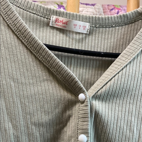 Green Ribbed Button down Crop Top - Picture 3 of 5